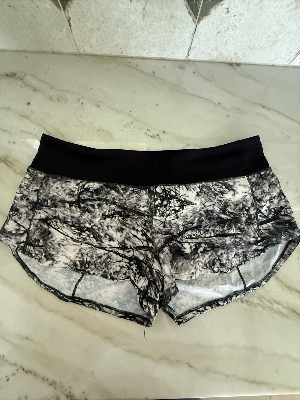 Lululemon- Women’s Black & White Marble Print Speed Up Shorts. Size 8